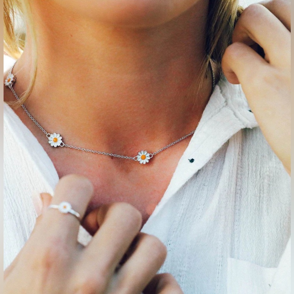 Pura Vida Daisy Necklace